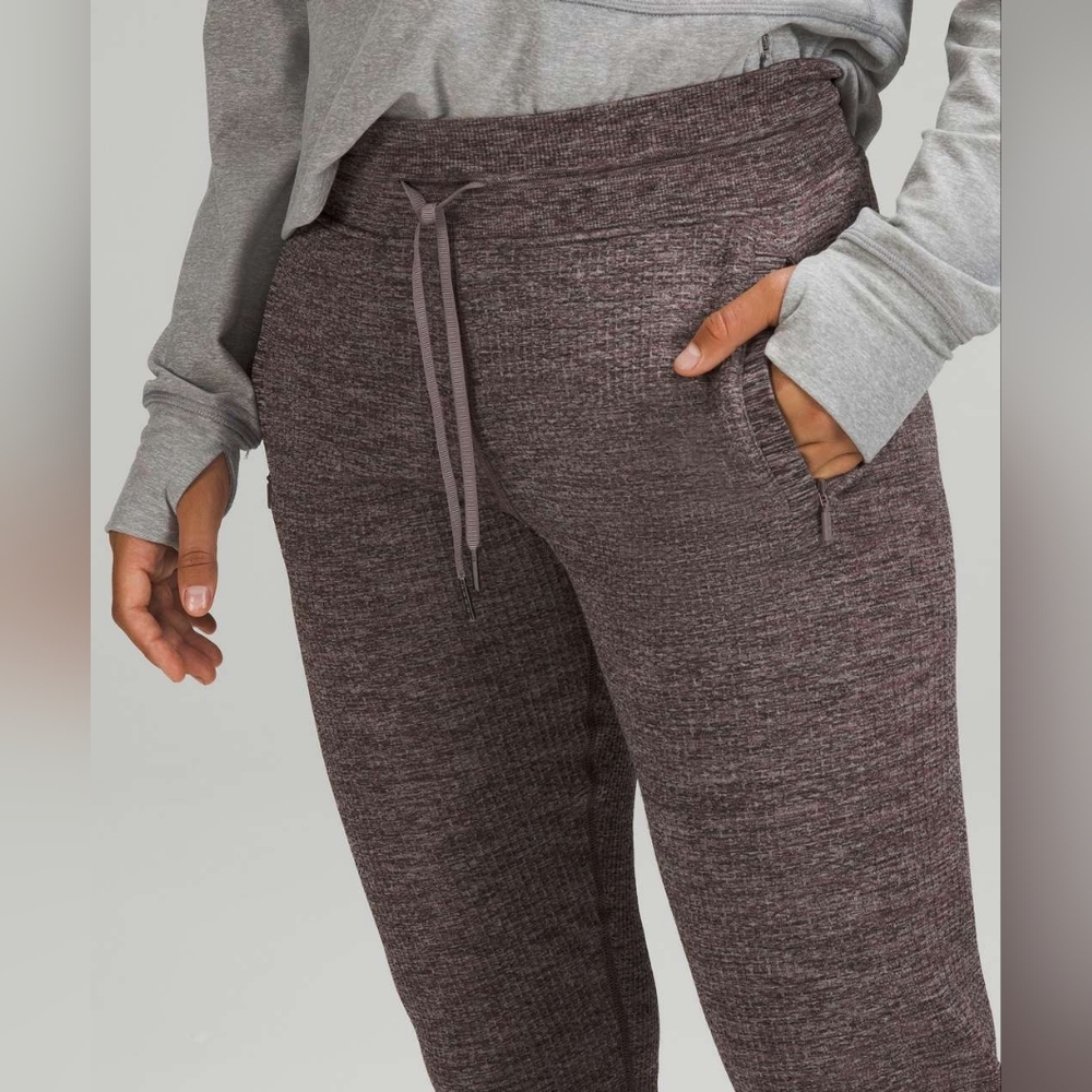 Lululemon Engineered Warmth Jogger Chrome / Lunar Rock / Black BNWOT Size 10